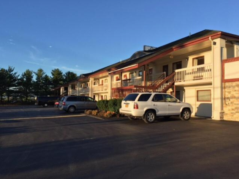 Days Inn by Wyndham Queensbury/Lake George Main image
