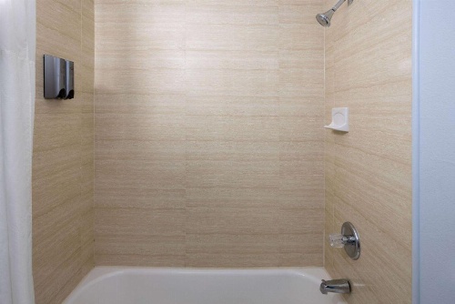 Days Inn by Wyndham Queensbury/Lake George image 36