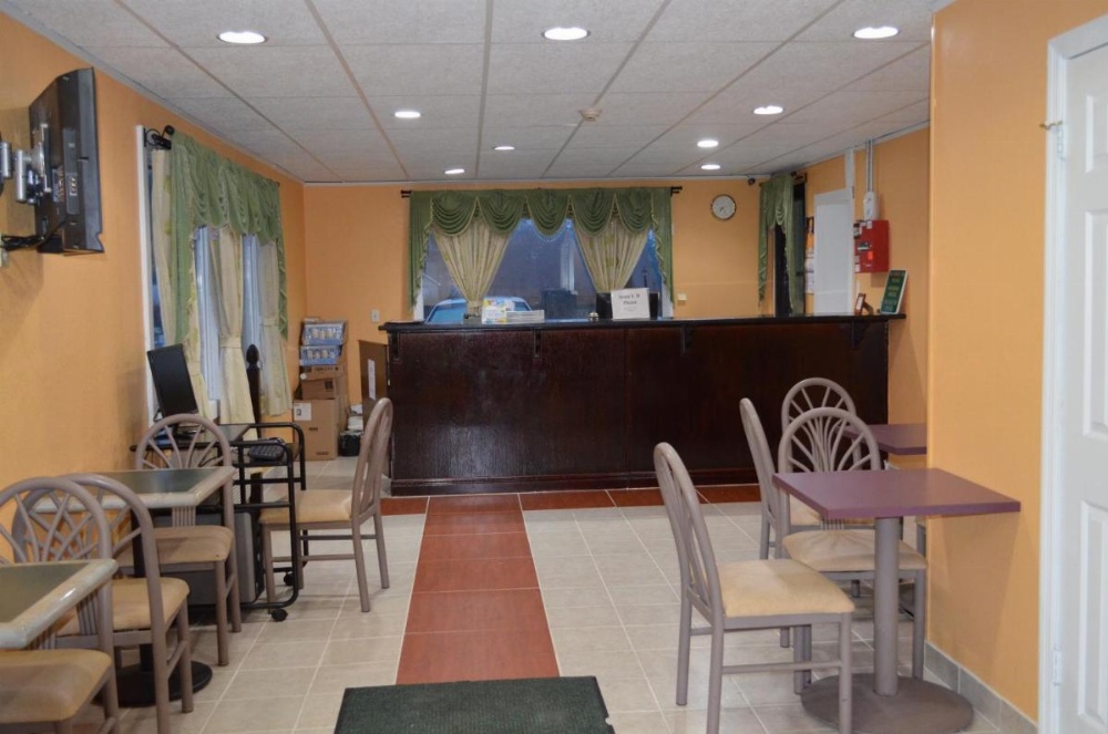 Days Inn by Wyndham Queensbury/Lake George